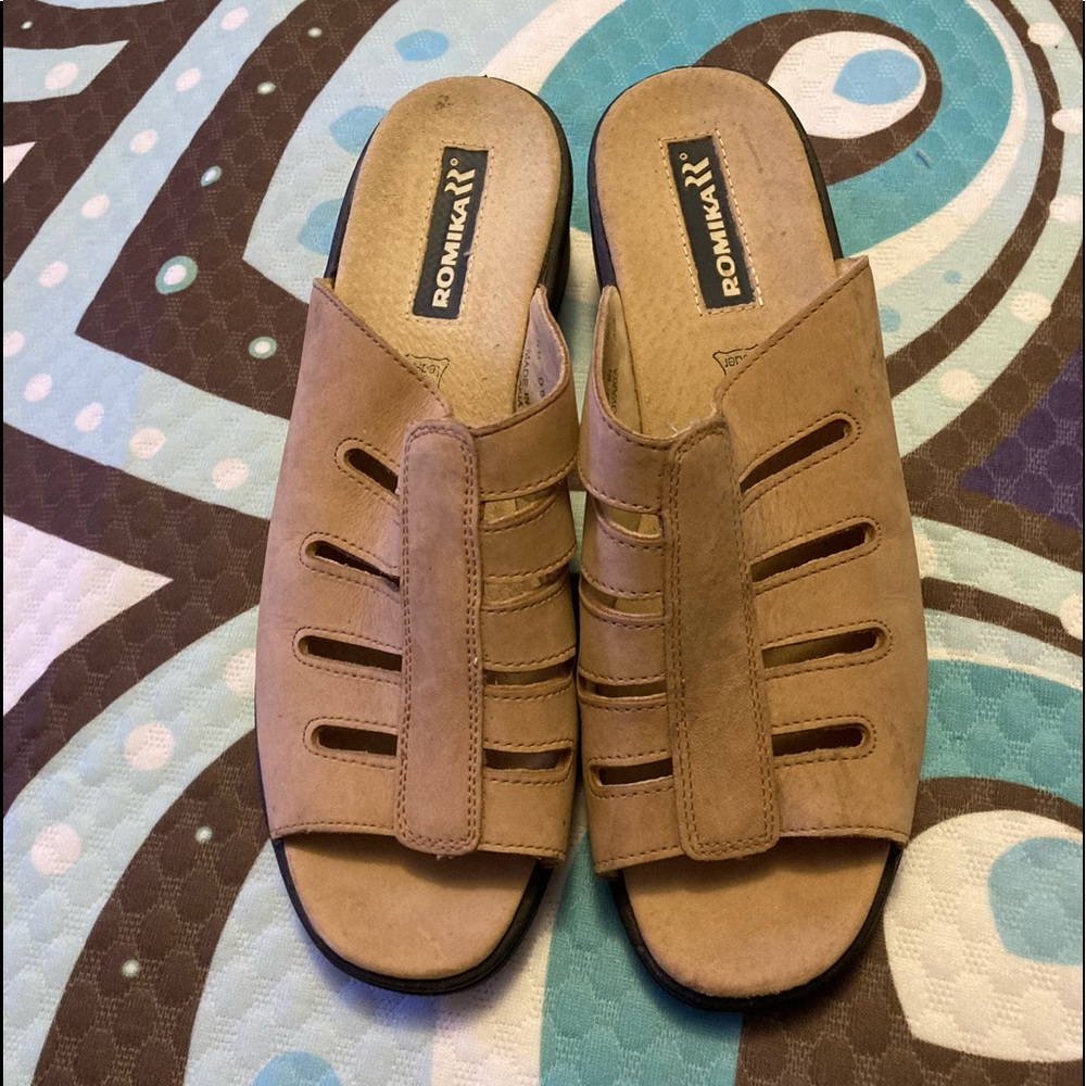 Sandals - Picture 4 of 10